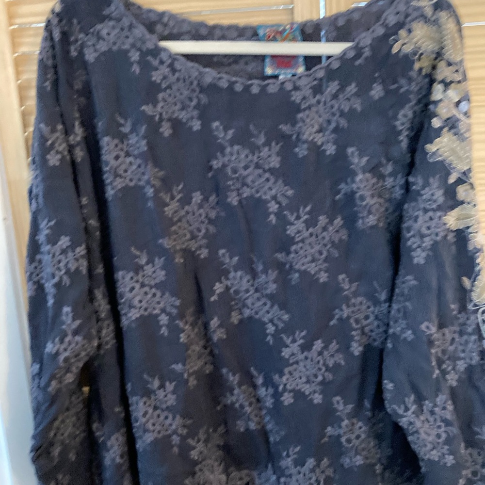 Johnny Was blouse great condition, so cute size large, 100 silk